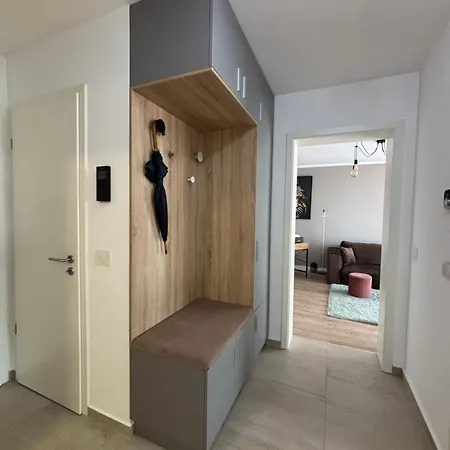4friendscoresibrasov H Apartment Brasov